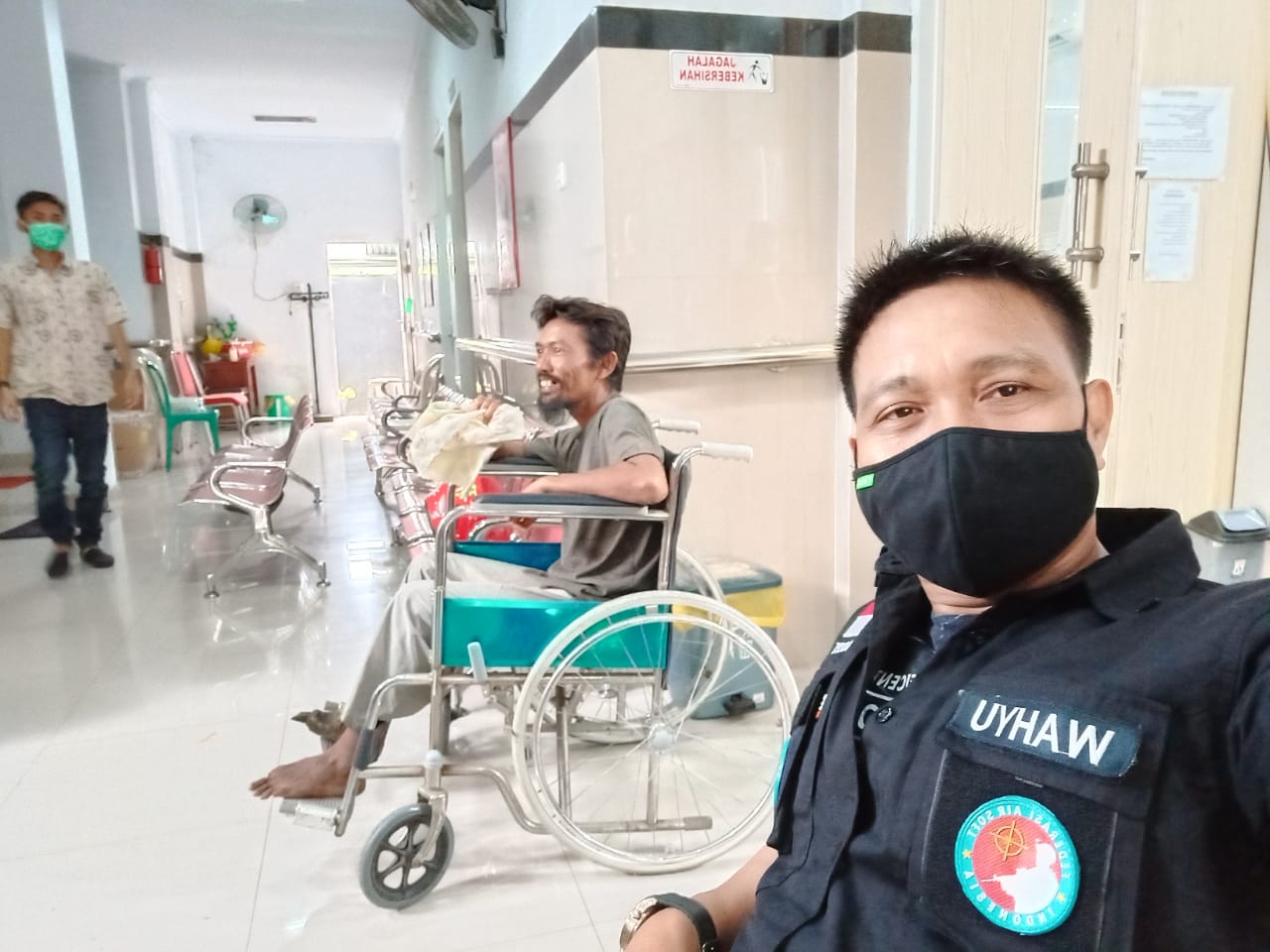 Warga Butuh Pertolongan, Anggota Panglima Brigade Cakra Trisula Sakti 5822 DPD AWPI PERS GUAR Sul-sel, Bapak Jumsar Di Akhirnya Bawah Ke Rumah Sakit