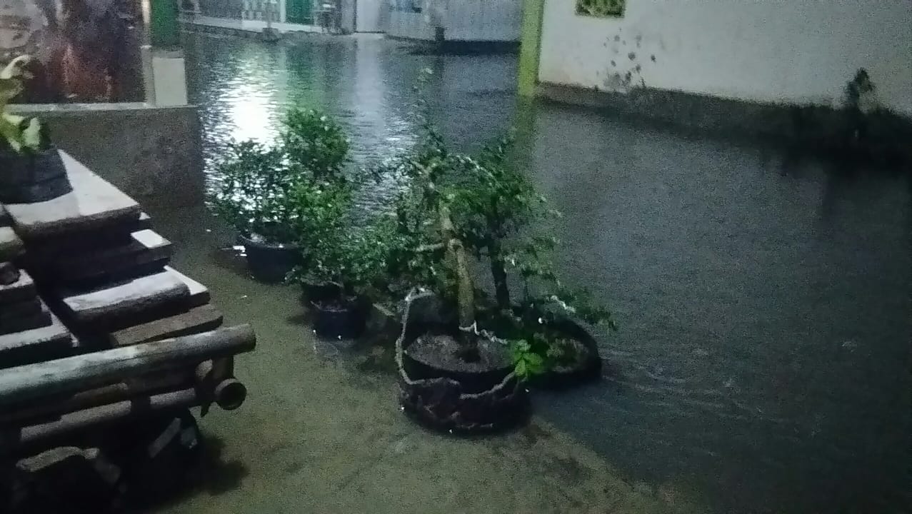 Akibat Hujan Warga Hadimulyo, Jadi Pangganan Air Luapan Tresier