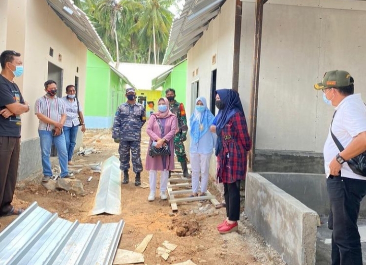Bupati Tinjau Pembangunan Rumah Untuk Warga Terdampak Tsunami di Kelumbayan .