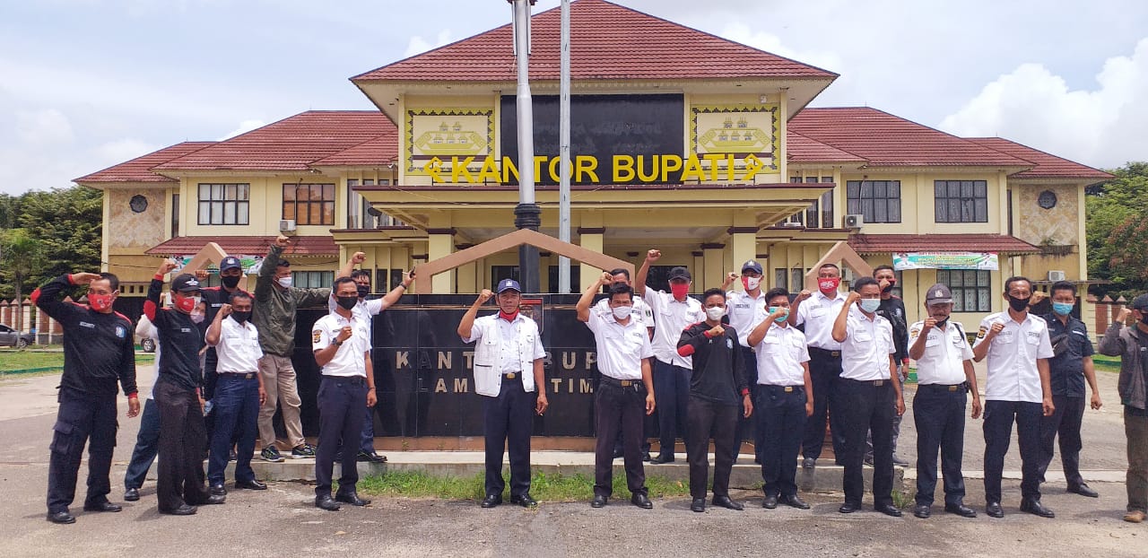 Puluhan Satpam Geruduk Kantor Bupati Lampung Timur