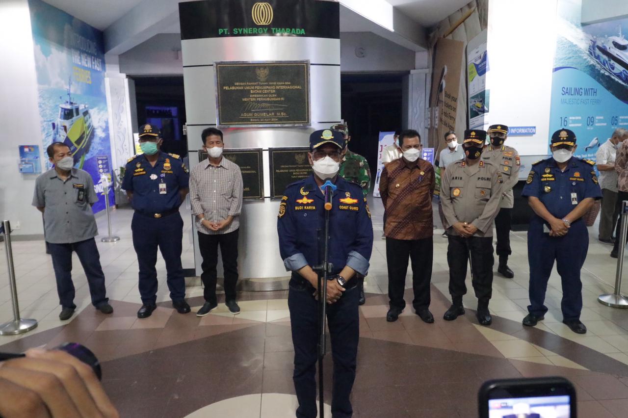 Kapolda Kepri Dampingi Menteri Perhubungan Tinjau Arus Penumpang Luar Negeri