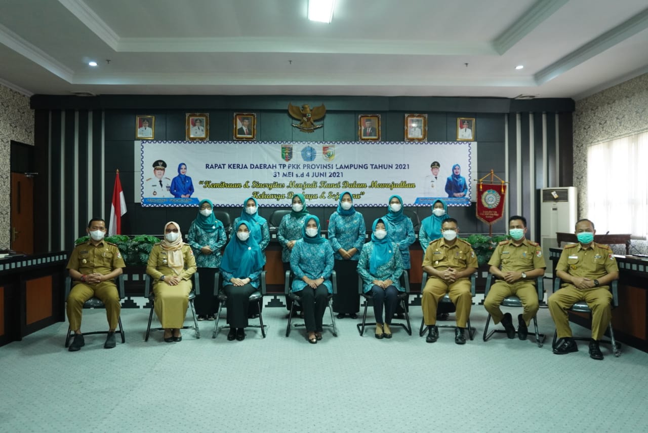 Ketua TP-PKK Tubaba Hj. Kornelia Umar SH, MH Menghadiri Rapat Kerja Daerah TP-PKK Provinsi Lampung Tahun 2021