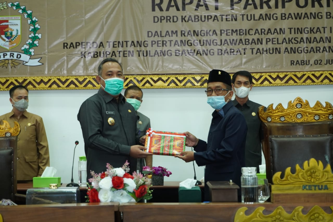 Bupati Tubaba Umar Ahmad SP, Hadiri Rapat Paripurna DPRD Tentang Penyamapaian Penanggung Jawaban APBD TA 2020