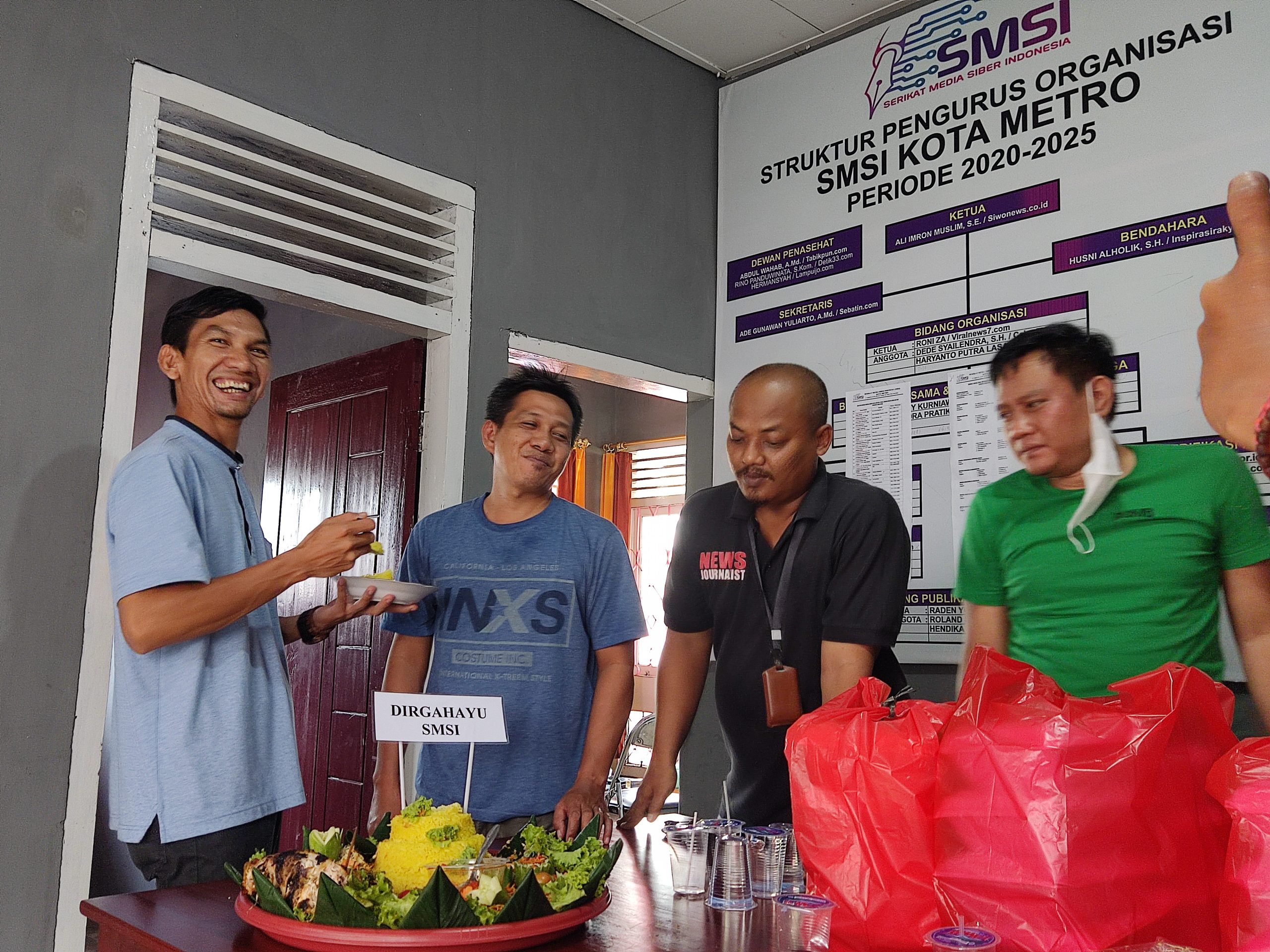 Ketua SMSI Kota Metro Ali Imron Muslim minta para anggota dapat meningkatkan SDM wartawan dan kredibilitas perusahaan