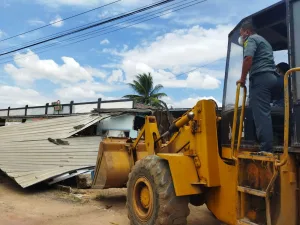 PN Gunung Sugih Lamteng Eksekusi Bangunan Kios di Desa Bandar Agung