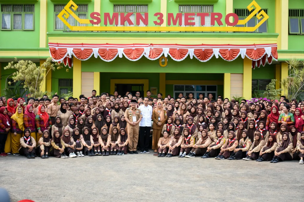 Presiden RI Jokowi Kunjungi SMK Negeri 3 Metro