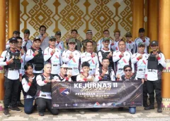 Wali Kota Metro Lepas 15 Atlet Airsoftgun Komunitas KDRT ke Kejurnas INASOC II Jakarta